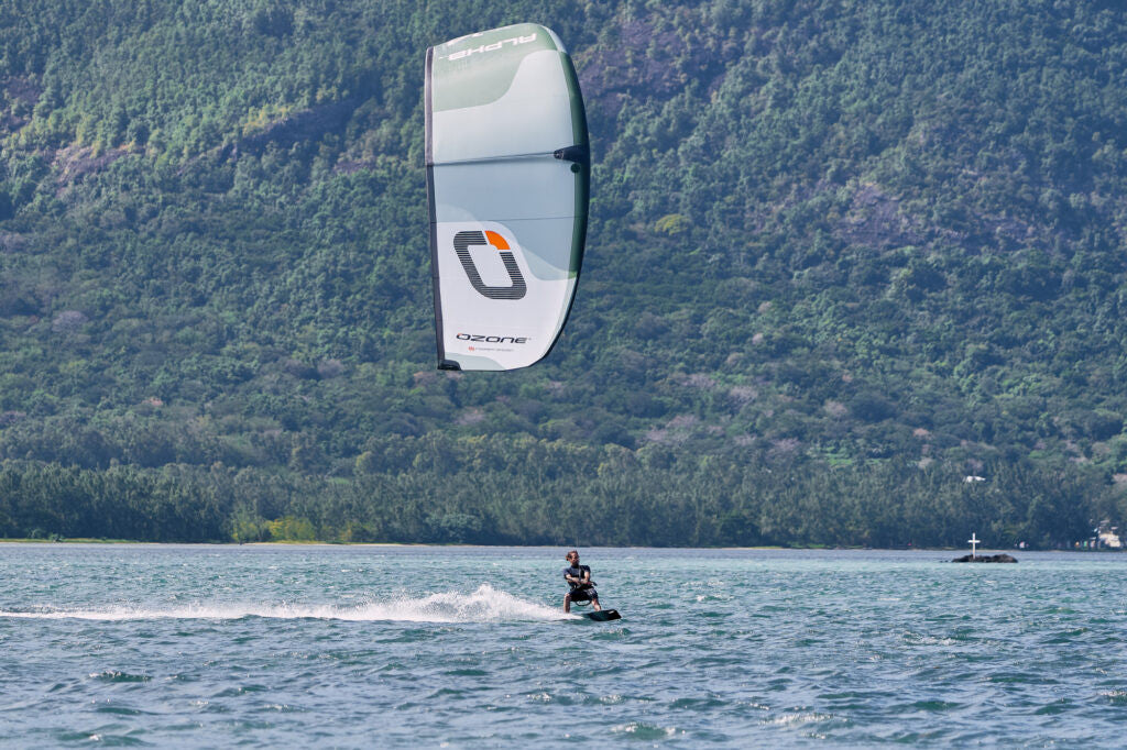 Ozone ALPHA V3 Ultra-X Kiteboarding Kite