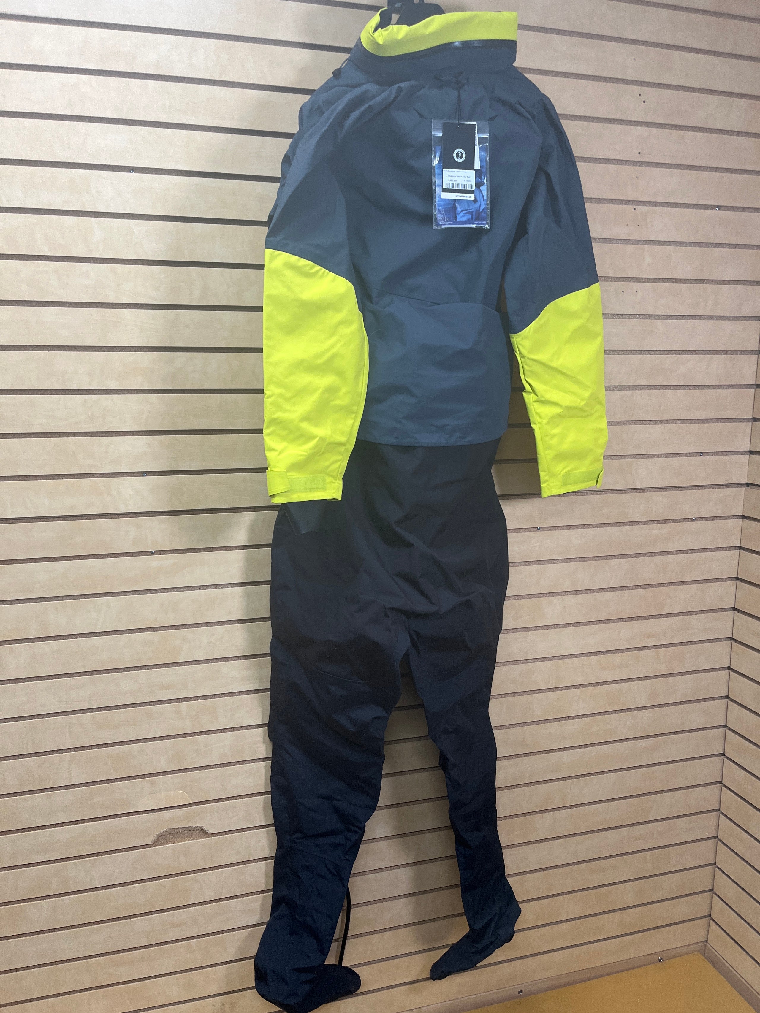 Mustang Survival Men's Dry Suit Large Black/Yellow